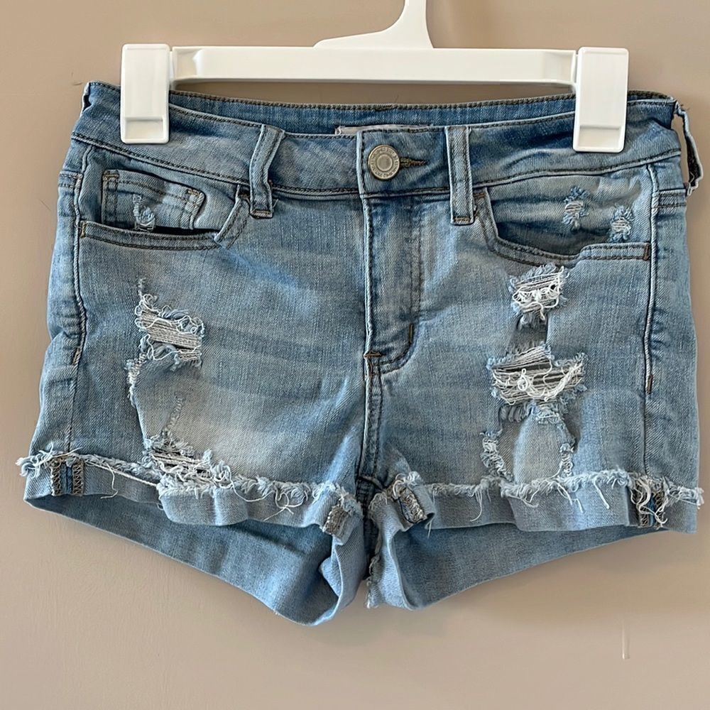 Womens’ SO Low Rise Ripped Jean Shortie Size 5